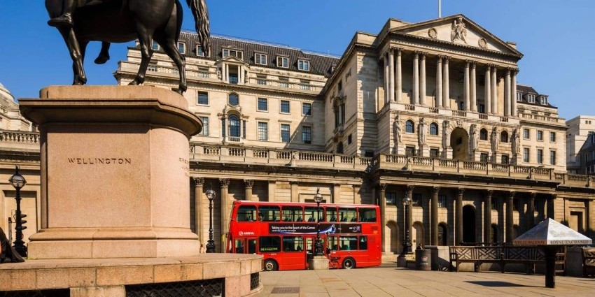 المركزي البريطاني يرفع معدل الفائدة إلى مستوى ما قبل الجائحة لمواجهة التضخم
