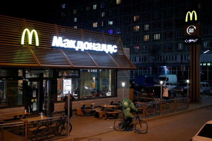 «العم فانيا».. سلسلة روسية تحل محل ماكدونالدز في روسيا