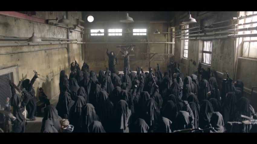 خديعة توقع منة شلبي بقبضة داعش الإرهابي في «بطلوع الروح»