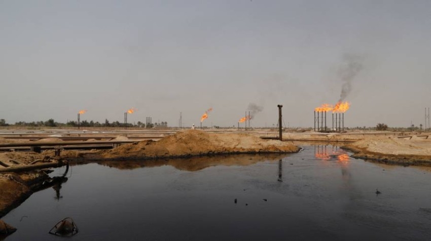الأعمال اليومية في حقل نهر بن عمر النفطي شمال البصرة بالعراق