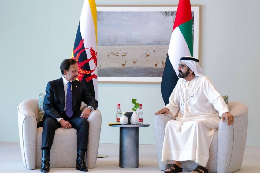 محمد بن راشد يلتقي سلطان بروناي على هامش «القمة العالمية للحكومات 2022»
