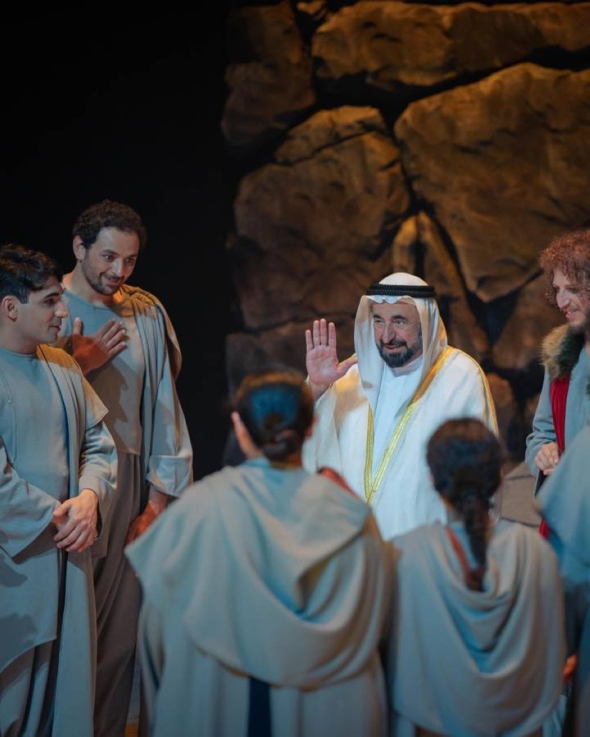 سلطان القاسمي يشهد عرض مسرحية النمرود في أكاديمية الشارقة للفنون الأدائية