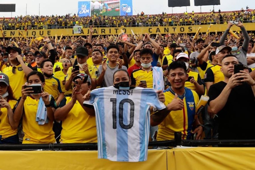 الإكوادور تحتفل بالتأهل للمونديال مع ميسي