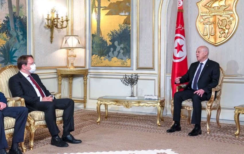قيس سعيد يرد على «الاجتماع الافتراضي» بحلّ البرلمان التونسي