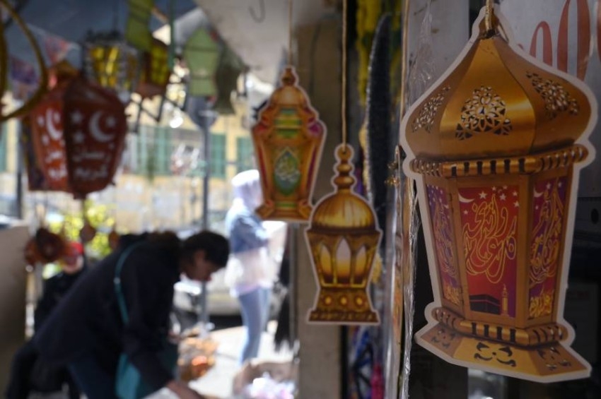 اللبنانيون يستعدون لاستقبال رمضان بالزينة والأضواء
