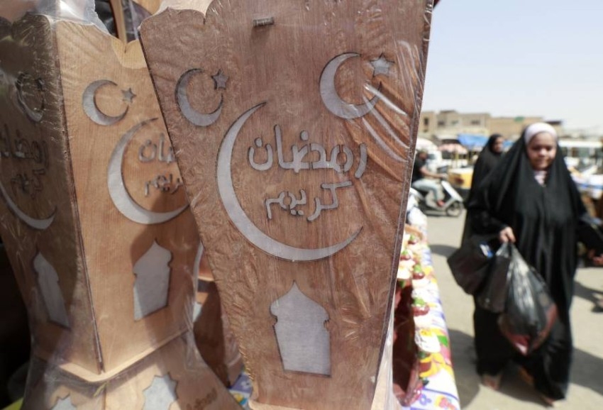 العراقيون يستعدون لشهر رمضان، ويشترون حاجاتهم