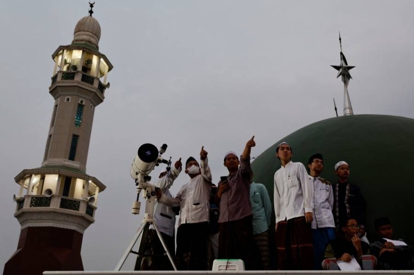 أندونيسيا خلال تحري هلال شهر رمضان المبارك