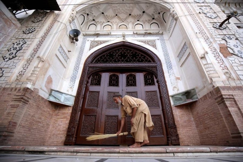 مساجد باكستان تستعد لاستقبال المصلين في شهر رمضان