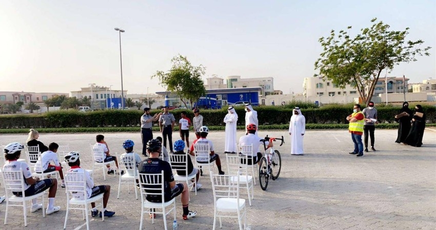 شرطة أبوظبي تشارك في تفعيل مسارات الدراجات بمدينة محمد بن زايد