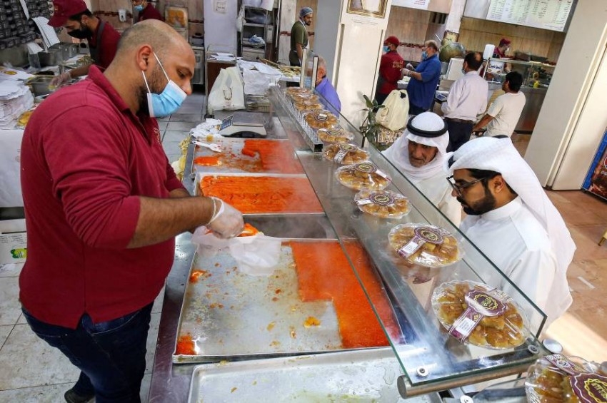 إقبال على الحلويات العربية في الكويت على هامش شهر رمضان