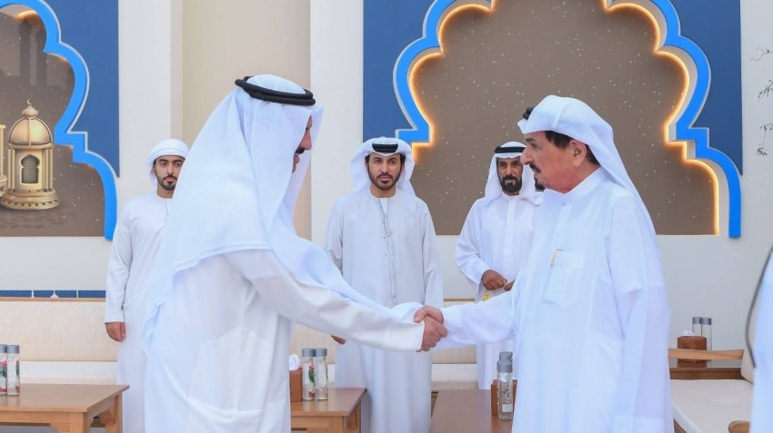 حاكم عجمان يستقبل السفير البحريني وجموع المهنئين بالشهر الفضيل