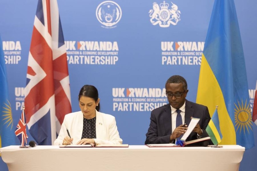بريطانيا ترسل طالبي اللجوء إلى رواندا... ومنظمات حقوقية: غير إنساني