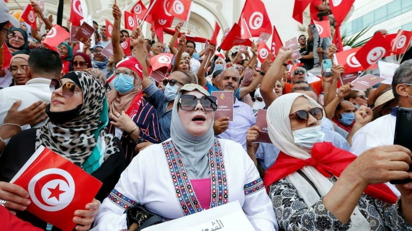 محللون تونسيون يحملون الإخوان مسؤولية «العشرية السوداء»