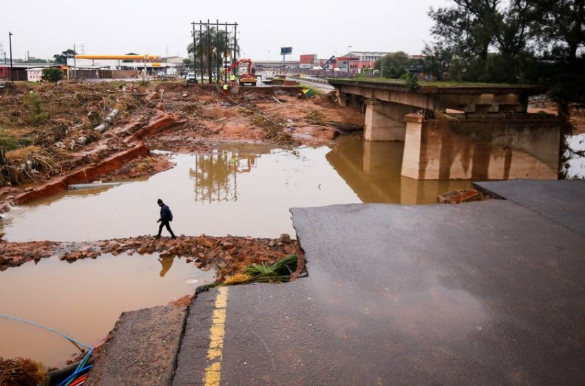 الأمطار تعيق جهود الإغاثة بعد فيضانات جنوب أفريقيا