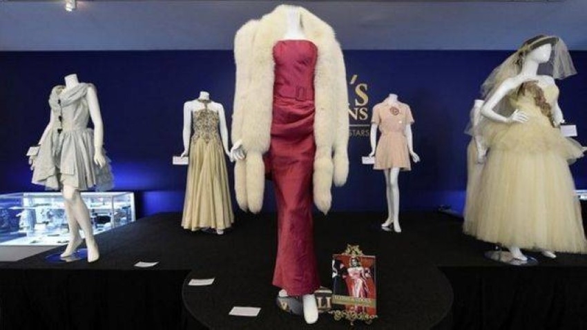 بسعر 200 ألف دولار.. عرض فستان مادونا الشهير Material Girl في مزاد عام