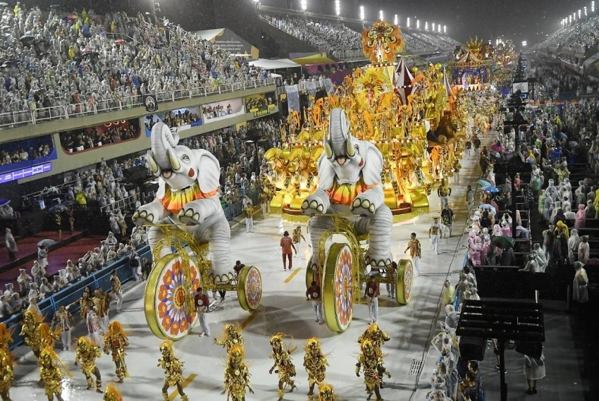 عودة كرنفال الألوان والاحتفالات المبهجة إلى ريو