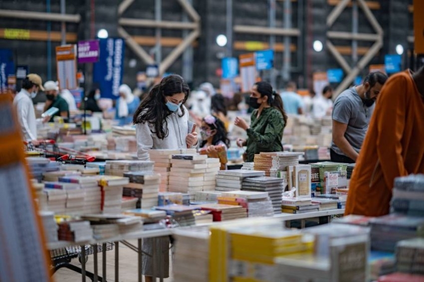 «بيغ باد وولف».. أكبر سوق لتخفيضات الكتب يفتح أبوابه 24 ساعة