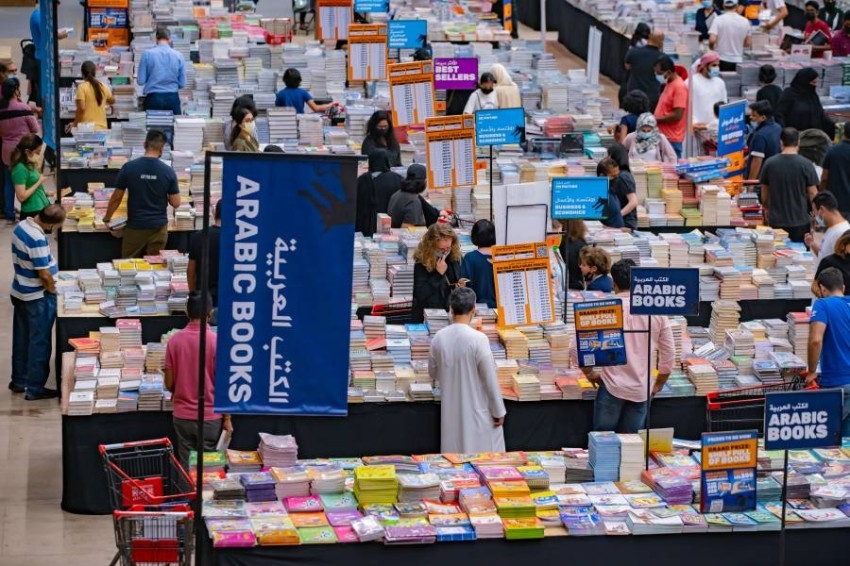 «بيغ باد وولف».. أكبر سوق لتخفيضات الكتب يفتح أبوابه 24 ساعة