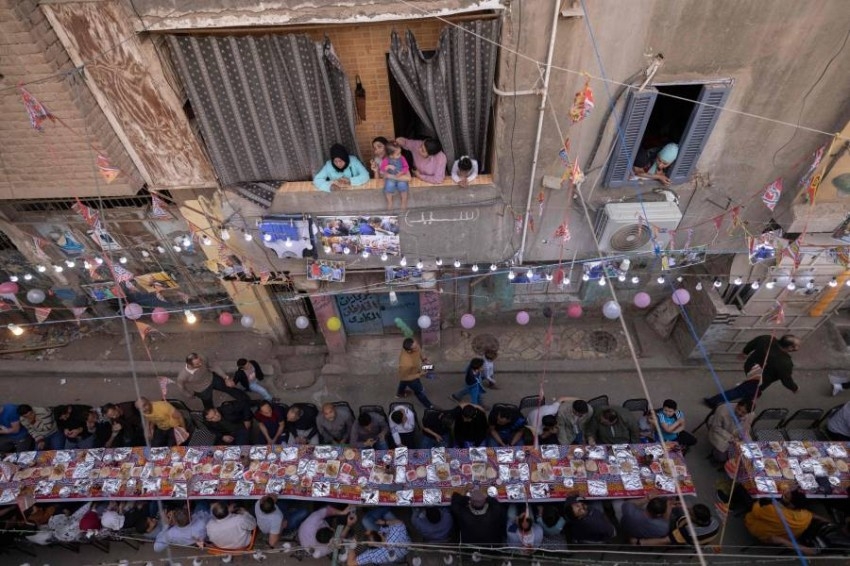إفطار جماعي في ضاحية المطرية شمال شرق القاهرة