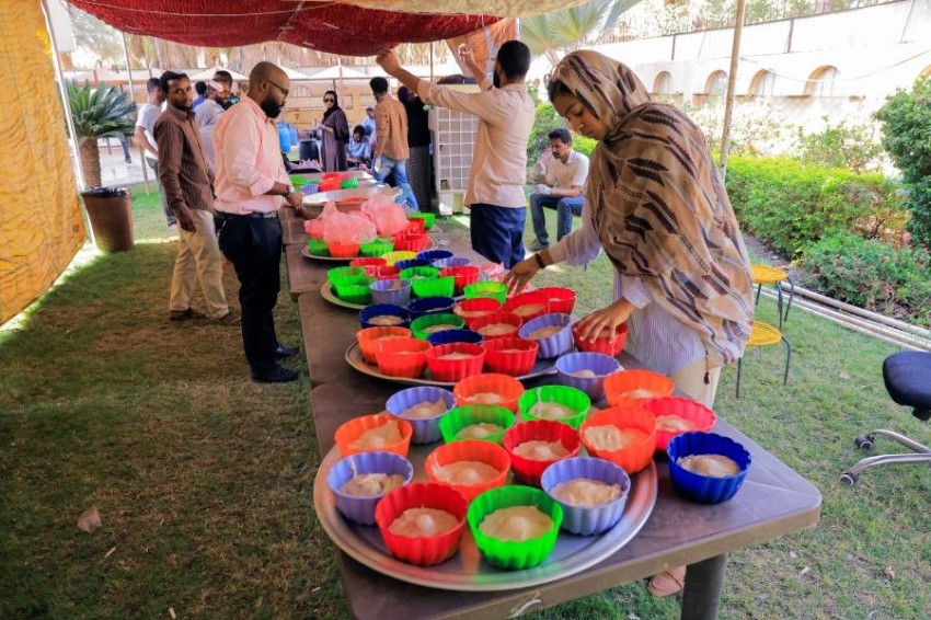 تحضير وجبات إفطار، وإفطار جماعي بالخرطوم في السودان