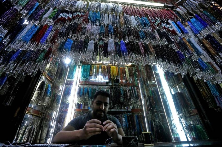بيع مسابح في سوق الحميدية بسوريا