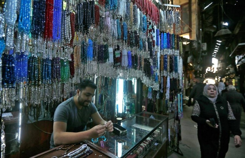 بيع مسابح في سوق الحميدية بسوريا