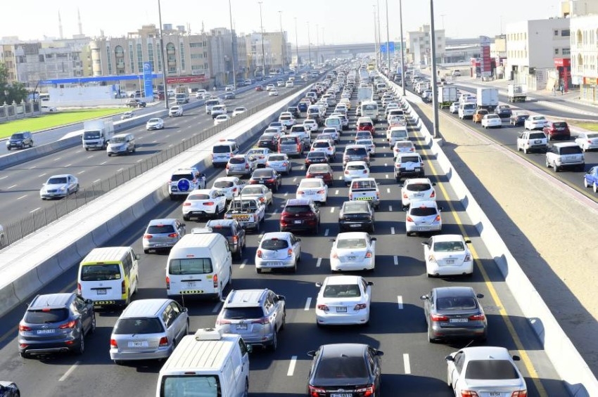 «المترو» والسيارات الاقتصادية.. حلول سكان الإمارات لمواجهة أسعار الوقود