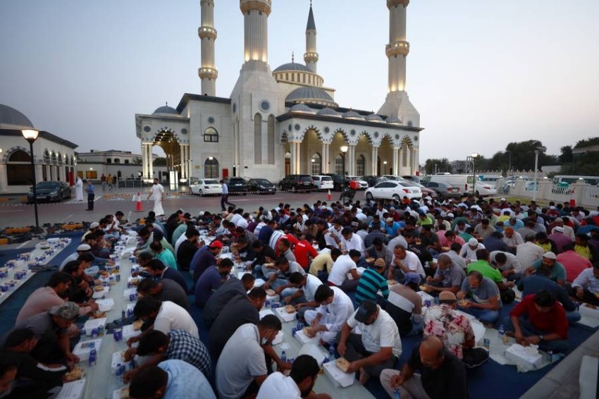 "إفطار صائم" بمسجد الفاروق عمر بن الخطاب بدبي
