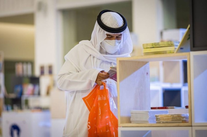 «الكتاب الإماراتي» يحتضن حفل توقيع لـ150 أديباً
