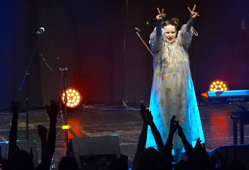 ريع حفلات مغنين روس يذهب لمساعدة لاجئين أوكرانيين