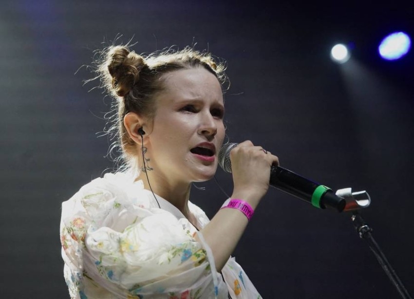 ريع حفلات مغنين روس يذهب لمساعدة لاجئين أوكرانيين