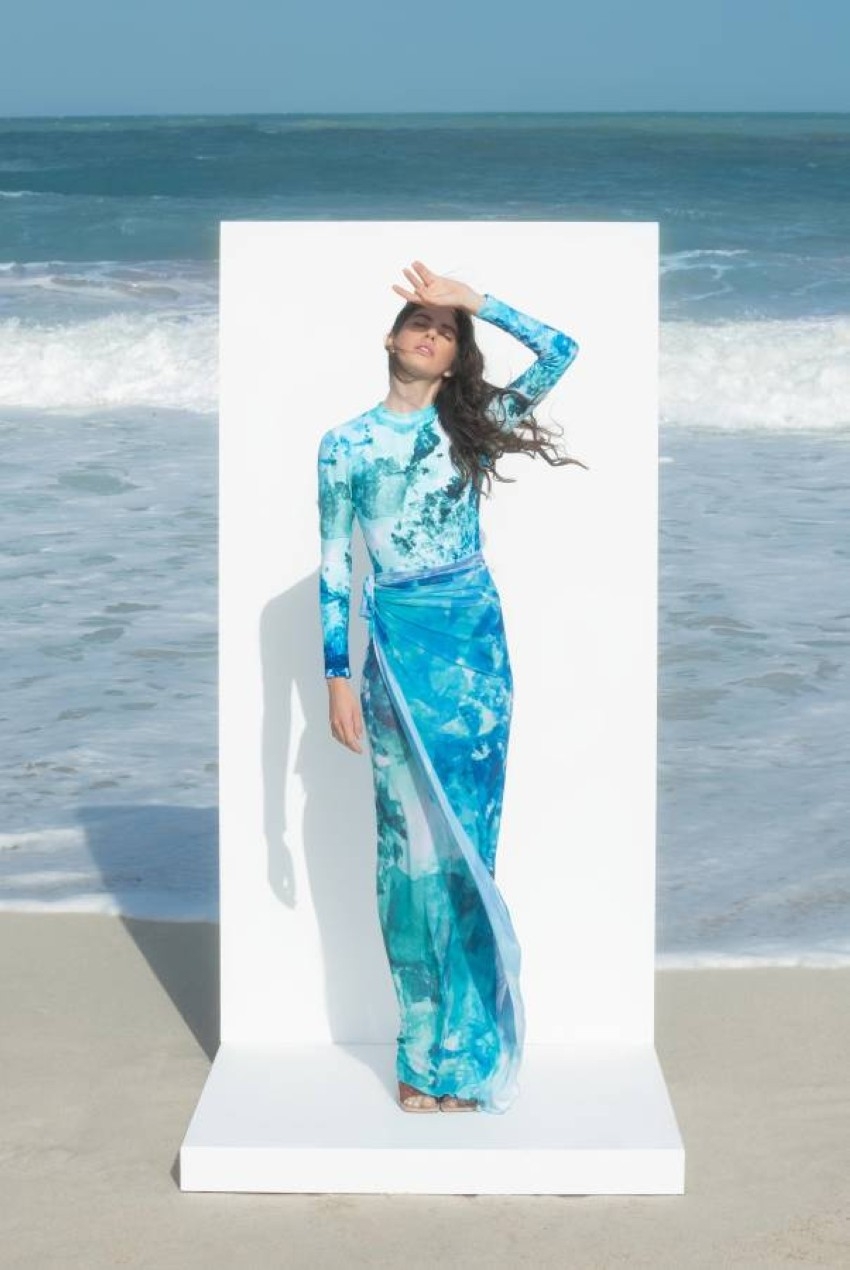 مصرية تُطلق خط أزياء لملابس البحر المحتشمة