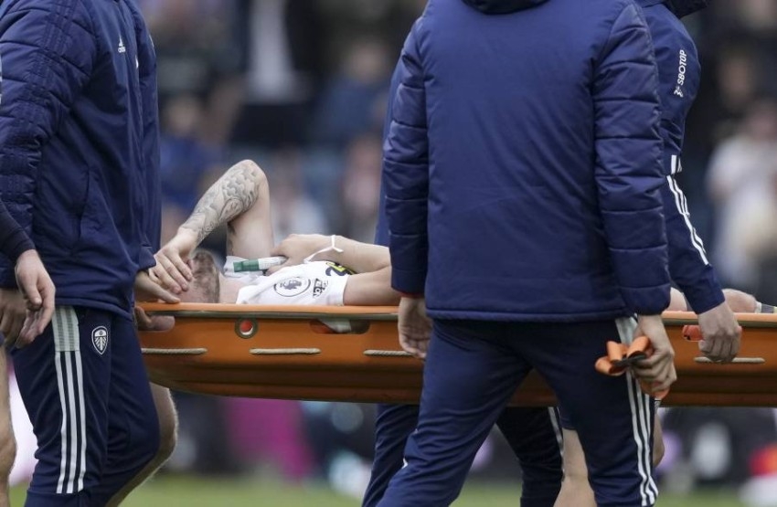 ليدز يونايتد يعلن إصابة لاعبه دالاس بكسر في الساق