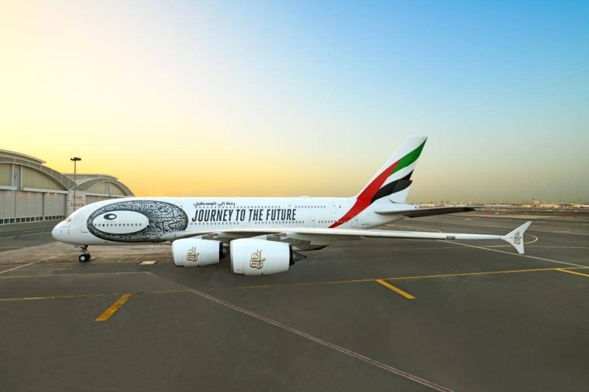 طيران الإمارات تضع ملصق متحف المستقبل على 10 طائرات A380