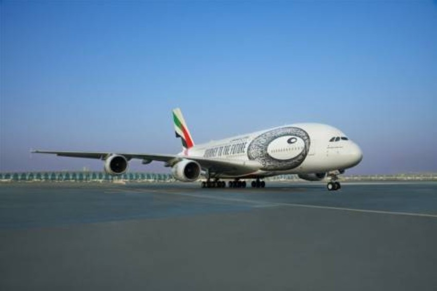 طيران الإمارات تضع ملصق متحف المستقبل على 10 طائرات A380