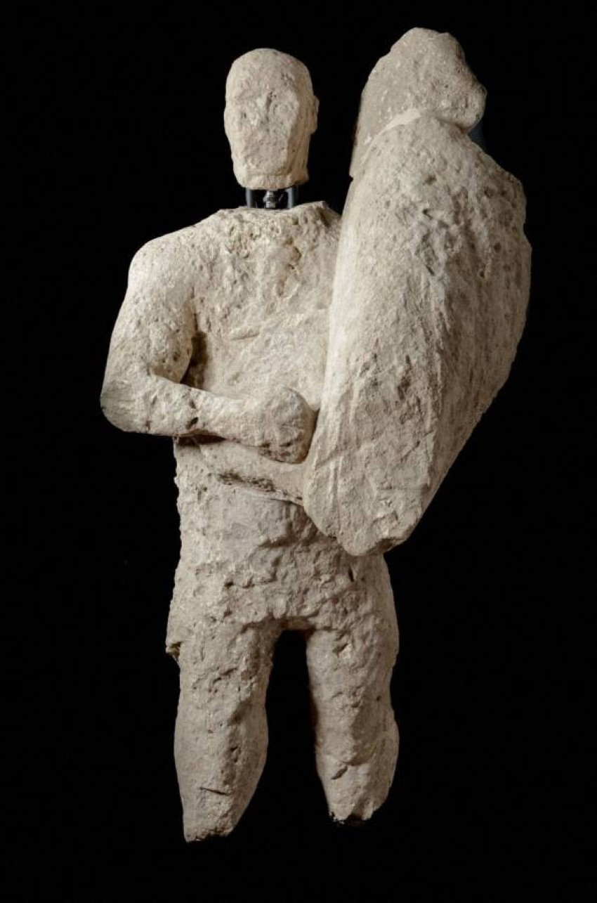 العثور في سردينيا على تمثالين من العصر الحديدي يجسّدان ملاكمين