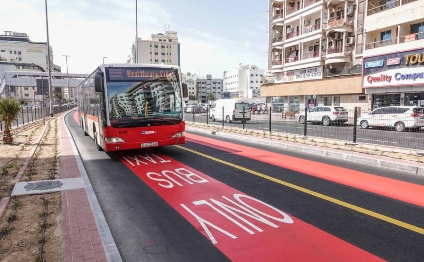 «طرق دبي» تنفيذ مسارات خاصة للحافلات ومركبات الأجرة بطول 37 كم