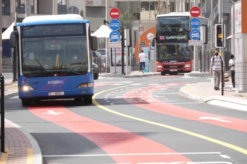 «طرق دبي» تنفيذ مسارات خاصة للحافلات ومركبات الأجرة بطول 37 كم