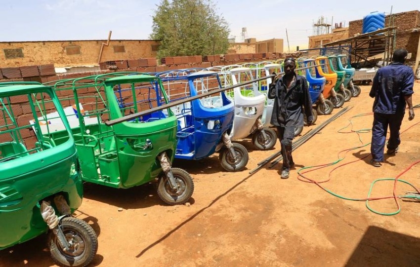 التوك توك ... وسيلة مواصلات ونقل بضائع ويحافظ على البيئة في السودان
