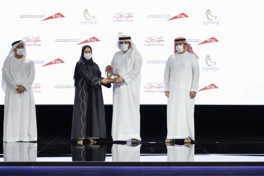 أحمد بن محمد يكرّم الفائزين في جائزة دبي للنقل المستدام 2021