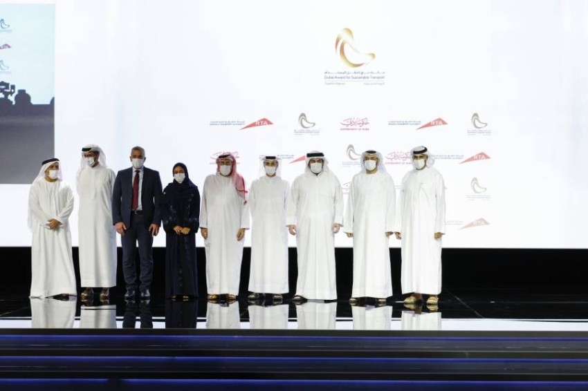 أحمد بن محمد يكرّم الفائزين في جائزة دبي للنقل المستدام 2021