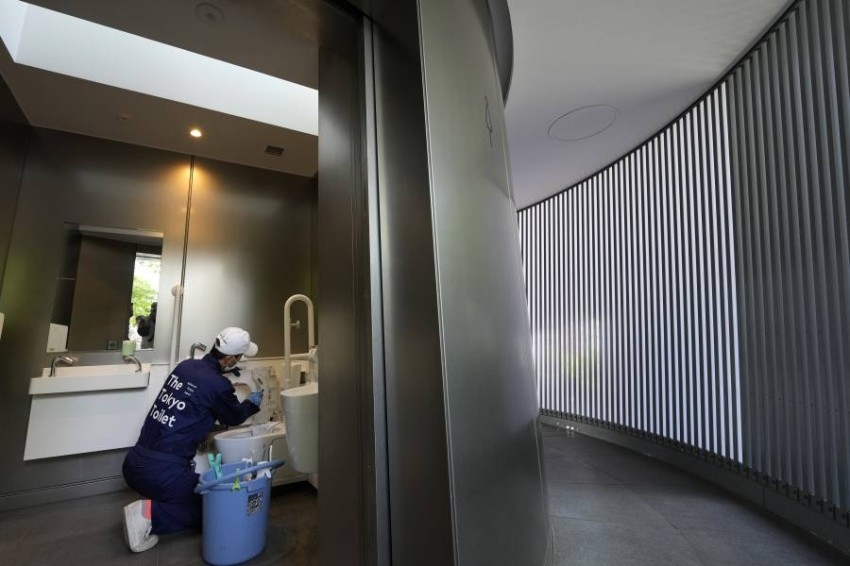 مخرج ألماني يصور فيلمه الجديد في «مراحيض طوكيو».. فما السبب؟