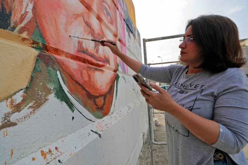 لوحات جدارية للفنانة العراقية وجدان الماجد في بغداد