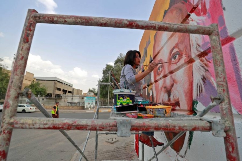 لوحات جدارية للفنانة العراقية وجدان الماجد في بغداد