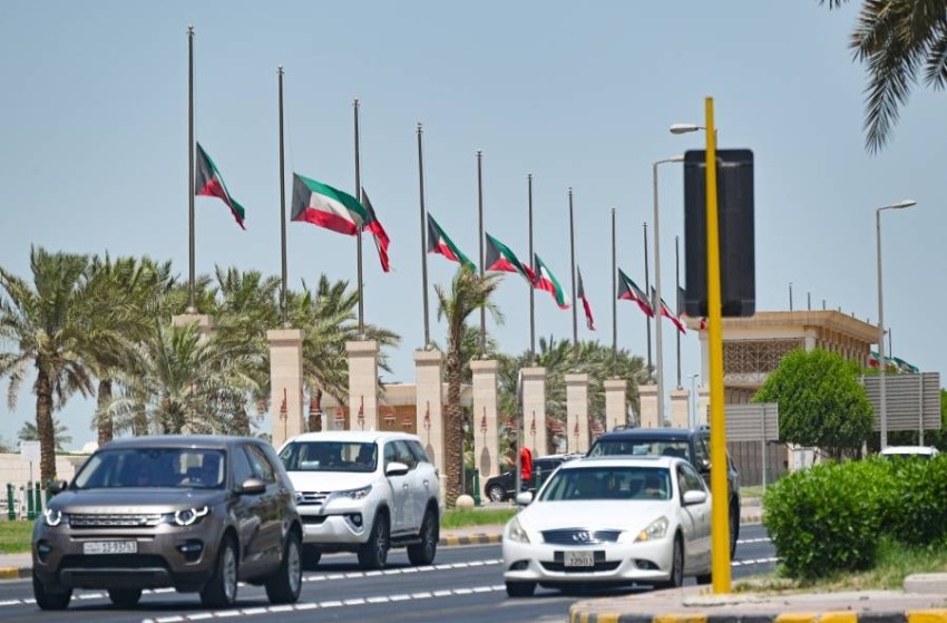 تنكيس الأعلام وإعلان الحداد في الكويت لوفاة الشيخ خليفة بن زايد