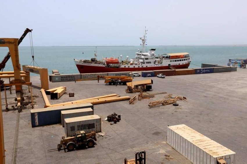 الجيش البريطاني: تعرض سفينة لهجوم قبالة ميناء الحديدة باليمن
