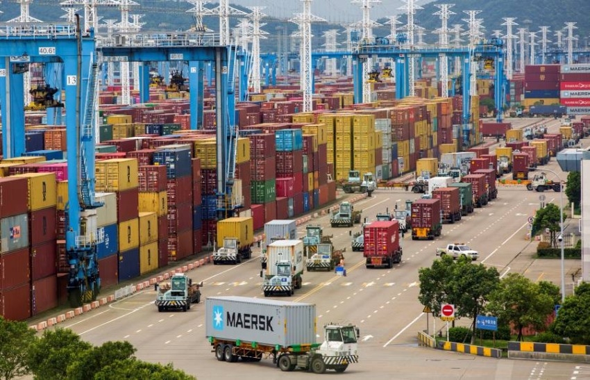 ارتفاع حجم تدفق البضائع والحاويات عبر الموانئ الصينية في أول 4 أشهر من العام