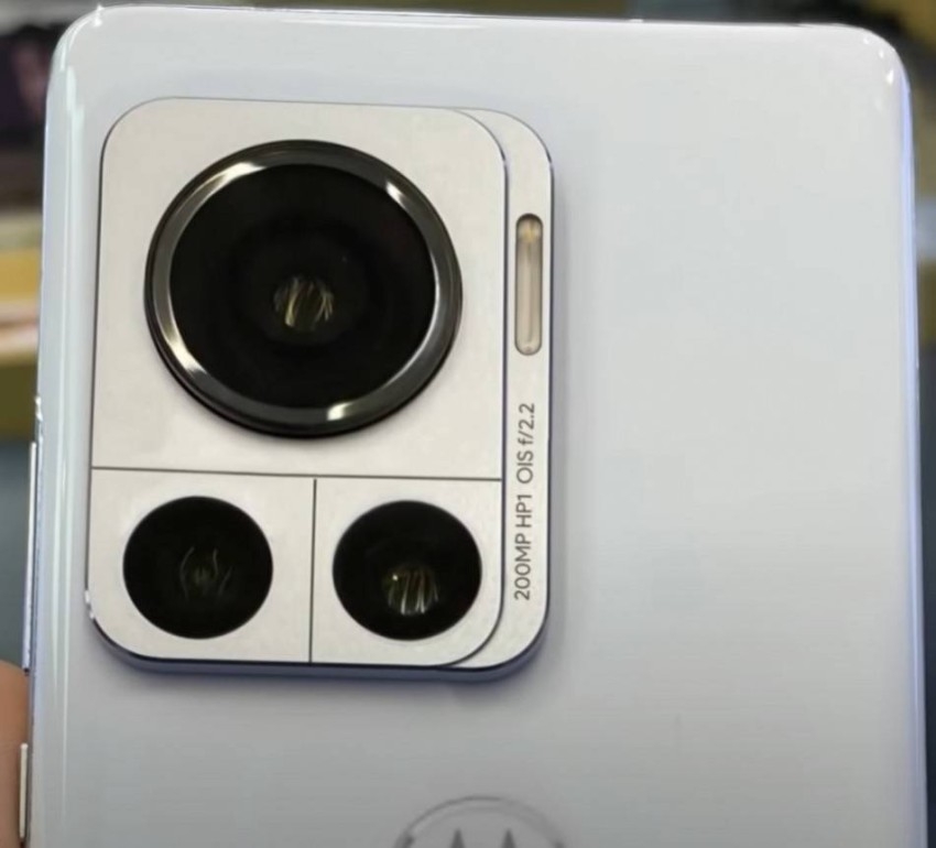 كاميرا 200 ميغا بكسل في هاتف موتورولا