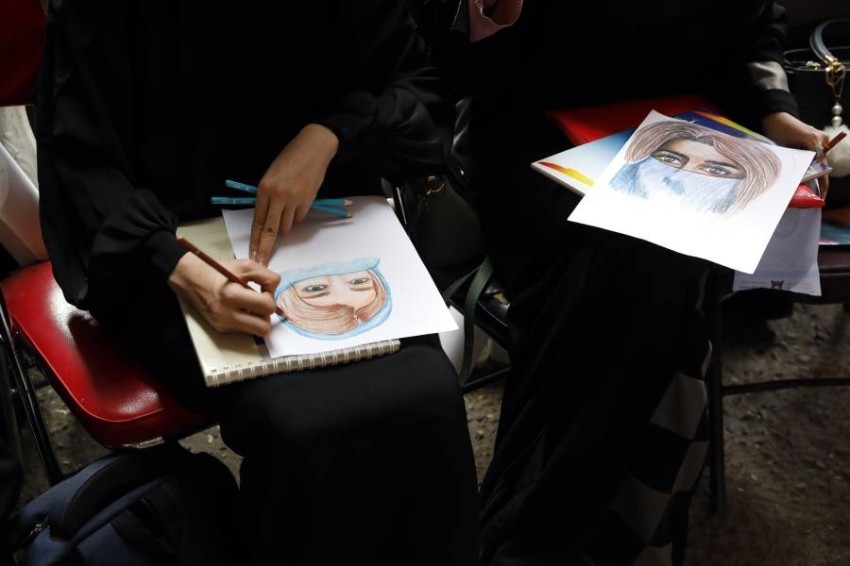 دورة رسم مجانية حضرتها أكثر 35 مرأة بصنعاء في اليمن