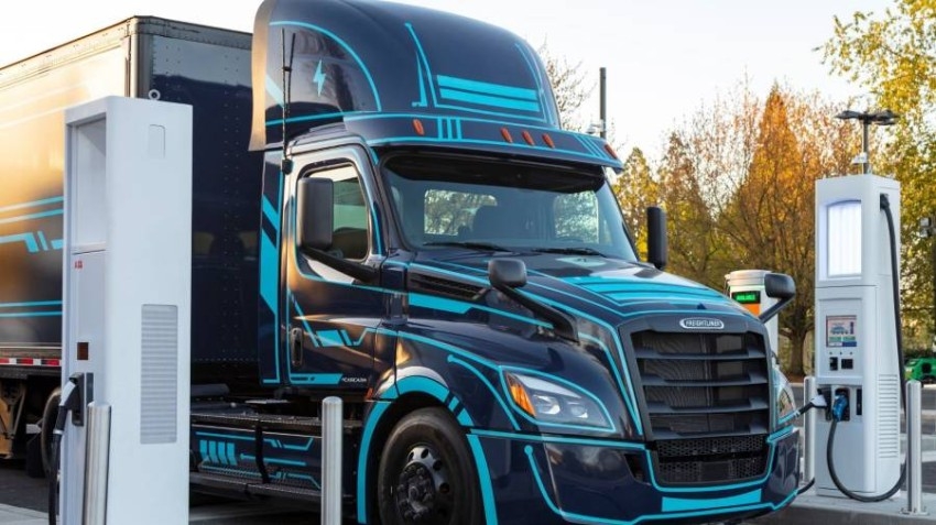 دايملر للشاحنات تتلقى طلبية من أمريكا لتوريد 800 شاحنة كهربائية
